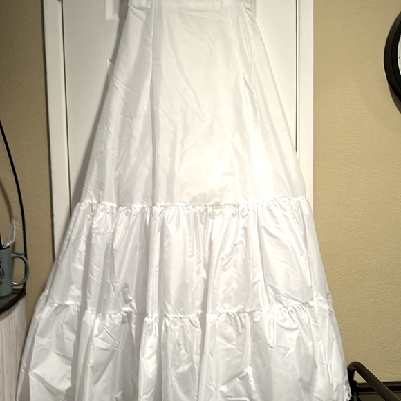 David bridal wedding gown crinoline size 8 white - Picture 4 of 4